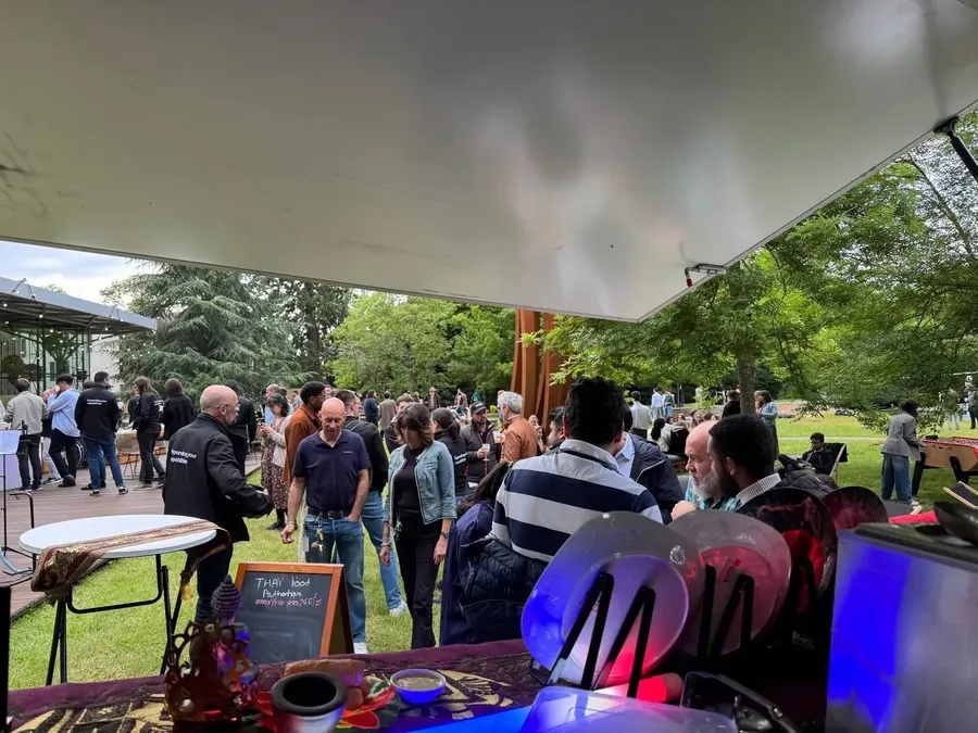 Le food truck thaï lors d’une fête de plein air très fréquentée — Chana Thai à Argenteuil