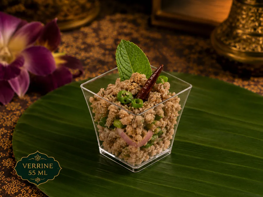Verrine de larb thaï à la menthe, oignon rouge et piment séché